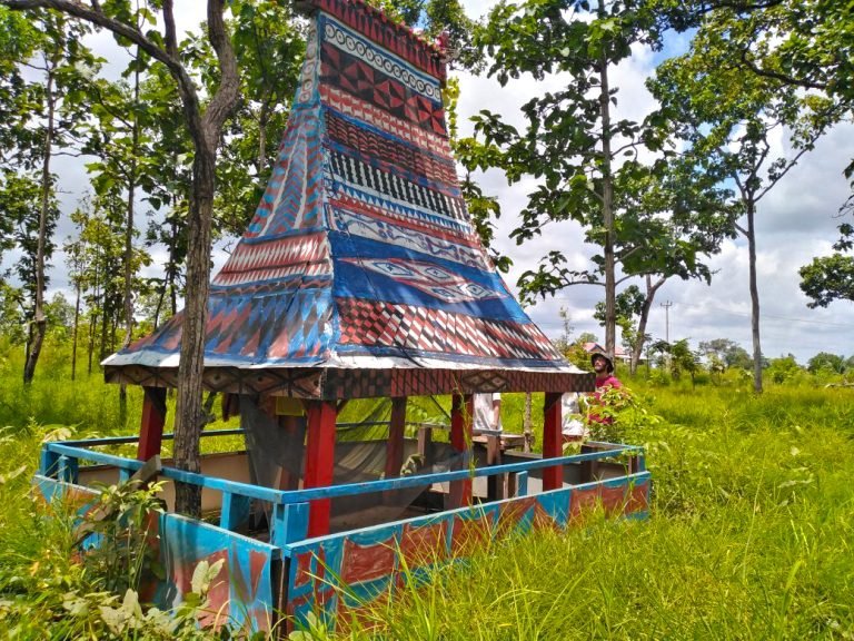 cemetary indigenous lumphat ratanakiri
